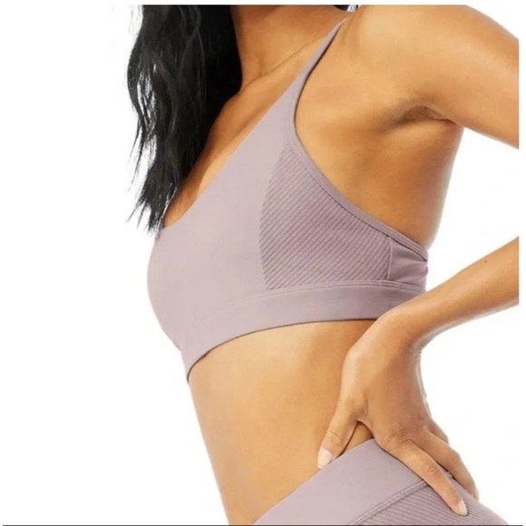 NWOT! ALO Yoga ‘No Limits Bra’ - Picture 4 of 8